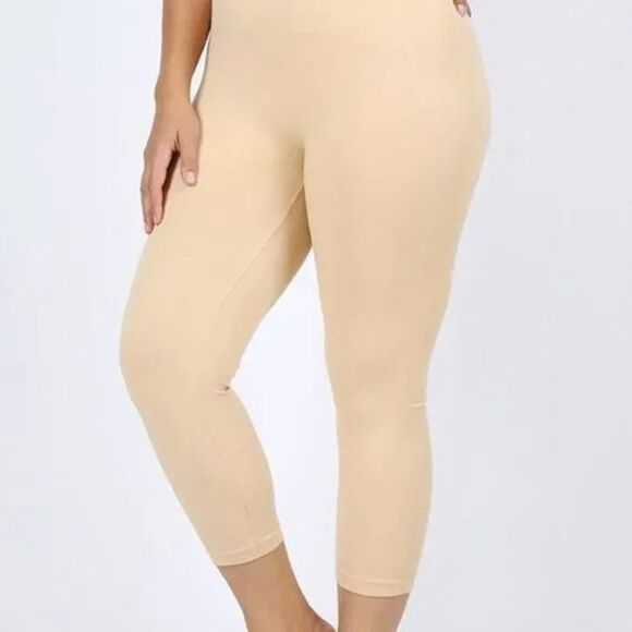 Zenana Outfitters Pants - Plus Size Seamless Classic Capri Leggings~ Sand